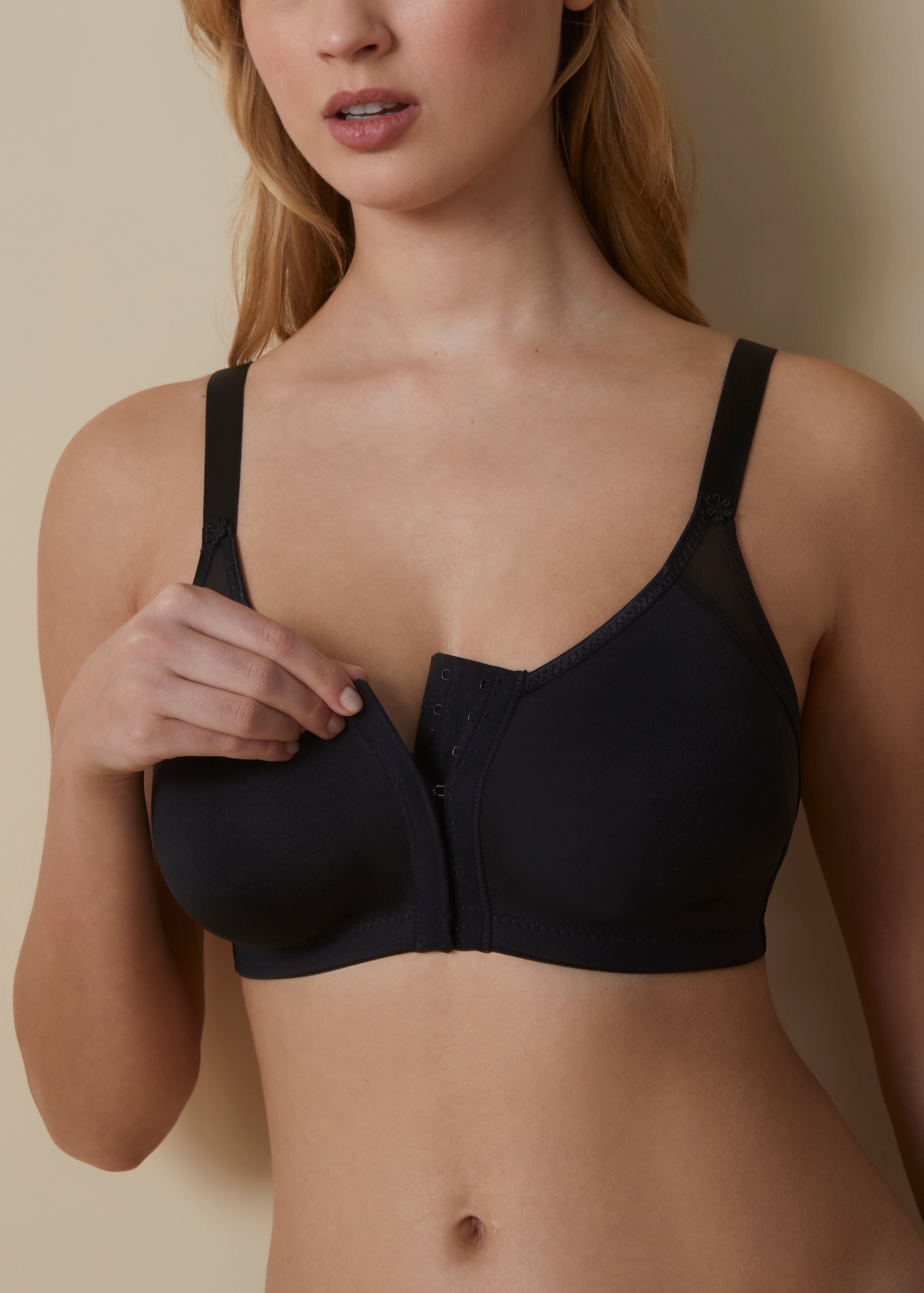 Non-wired bra with front closure
